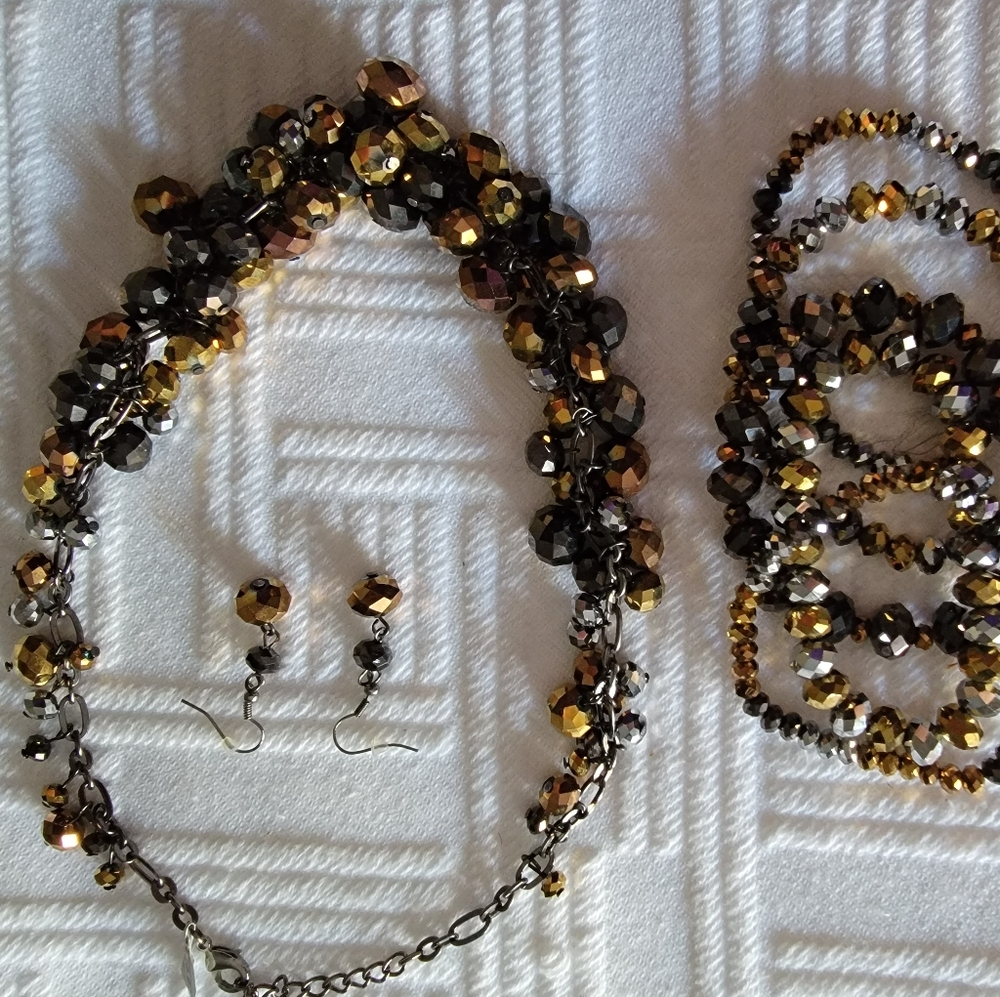 Elegant Necklace, Braclets and Earrings. Great for Holiday Evenings